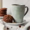 taza-de-café-con-galletas-veganas-de-doble-chocolate-de-milola-gluten-free