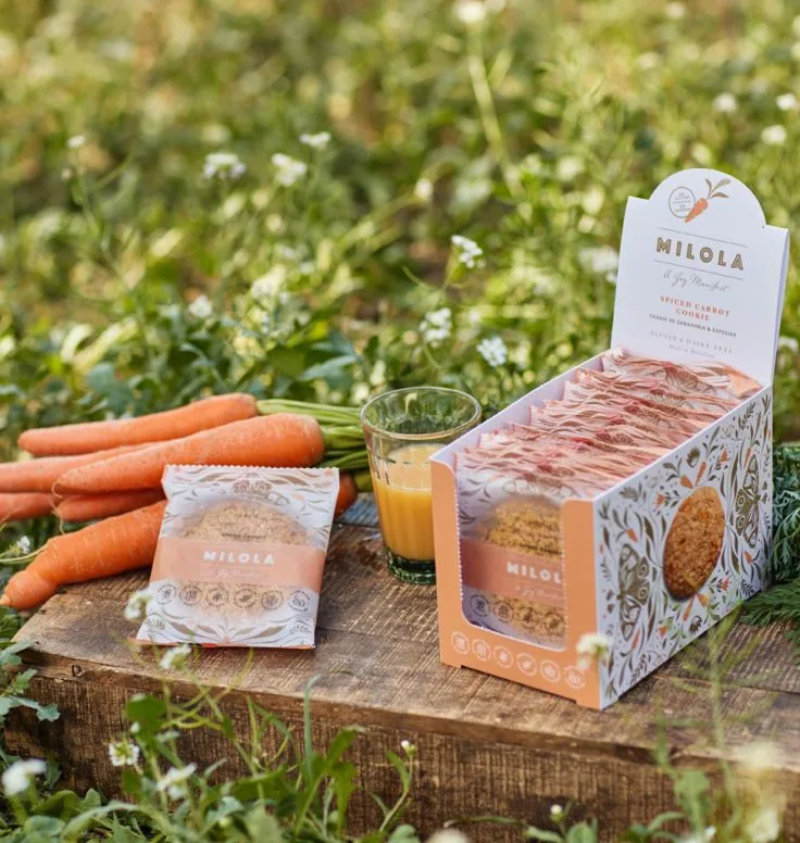 caja-contenedora-galleta-individual-zanahoria-especiada-milola-gluten-free-caja-madera